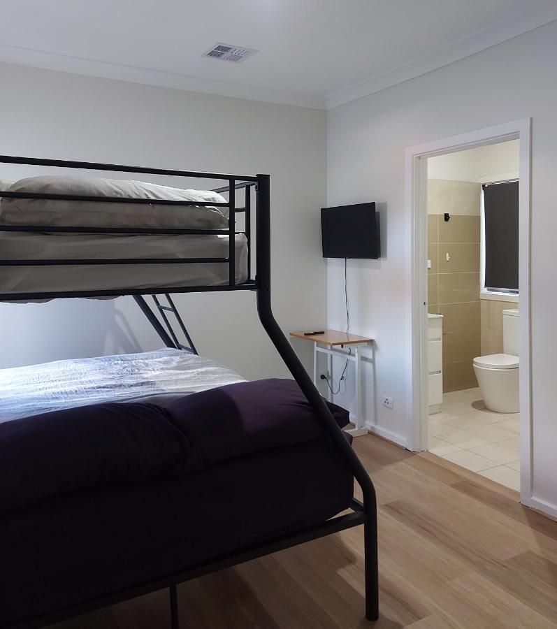 Maruve Guesthouse 12 Min From Melb Airport メルボルン エクステリア 写真