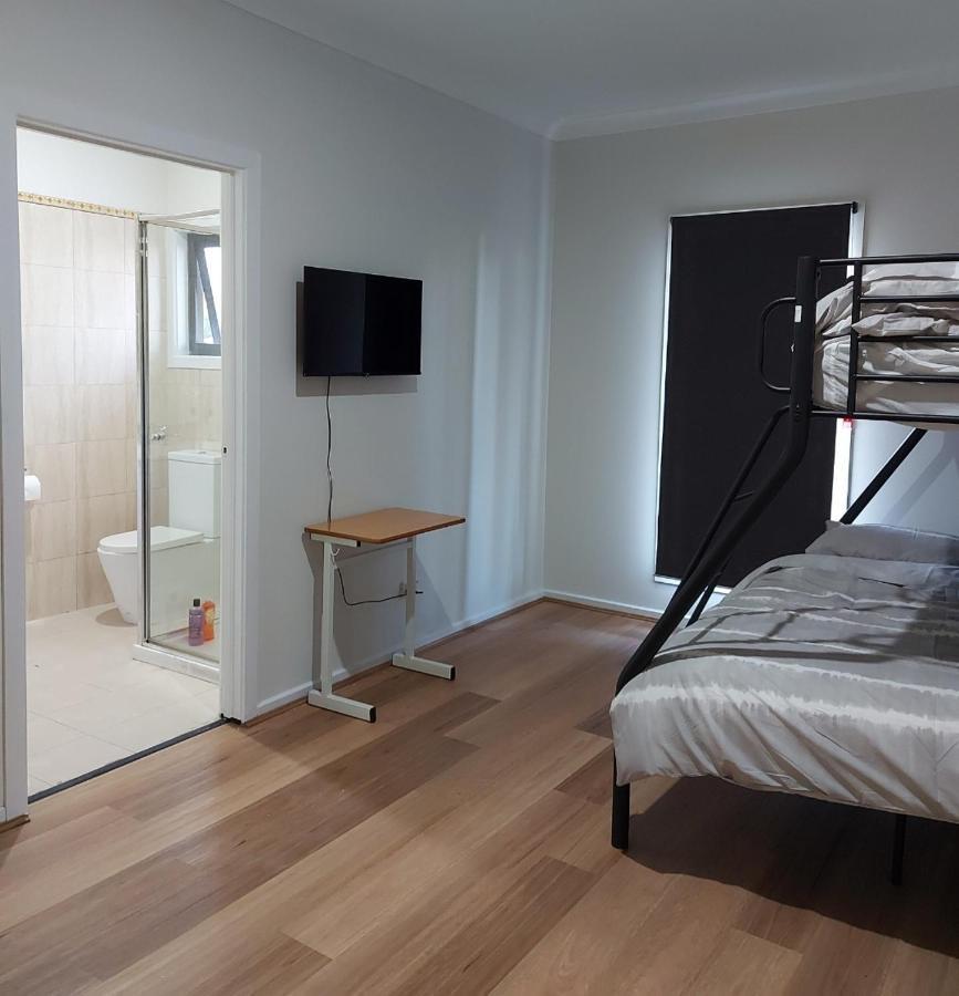Maruve Guesthouse 12 Min From Melb Airport メルボルン エクステリア 写真