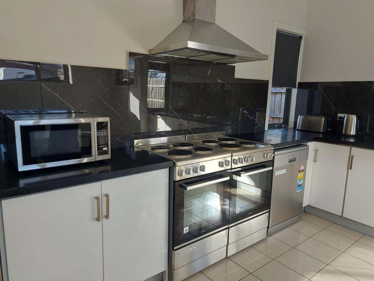Maruve Guesthouse 12 Min From Melb Airport メルボルン エクステリア 写真