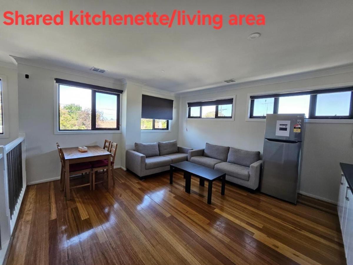 Maruve Guesthouse 12 Min From Melb Airport メルボルン エクステリア 写真